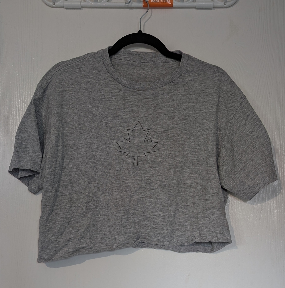 6/$32 Gray Crop Top with Leaf Design